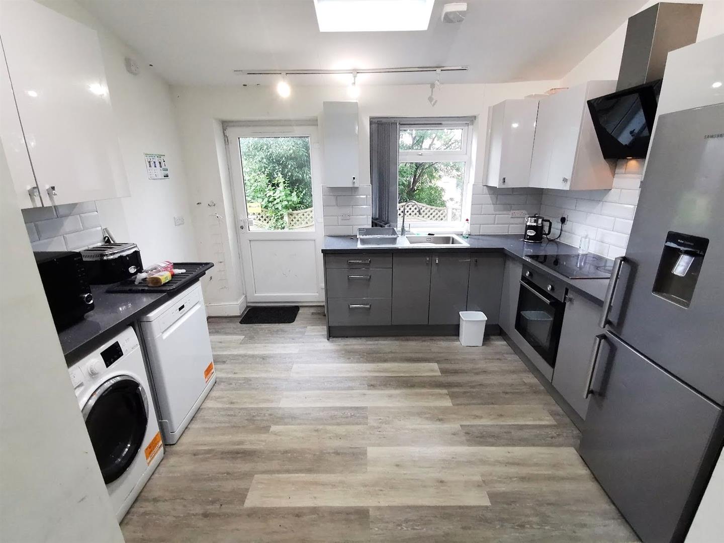 Broomhill,38 Crookes Rd,Broomhill,Sheffield S10,4 Bedrooms Bedrooms,1 BathroomBathrooms,Semi-detached,1668